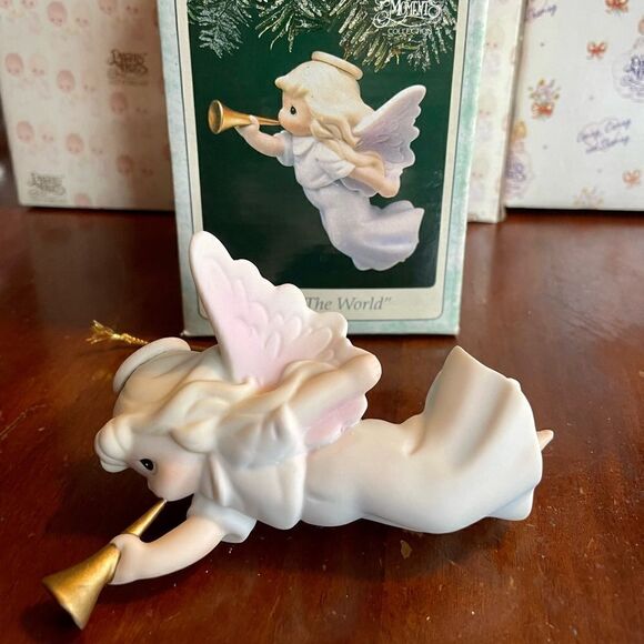 PRECIOUS MOMENTS Christmas Ornament “Joy To The World” 1995 - Picture 1 of 6